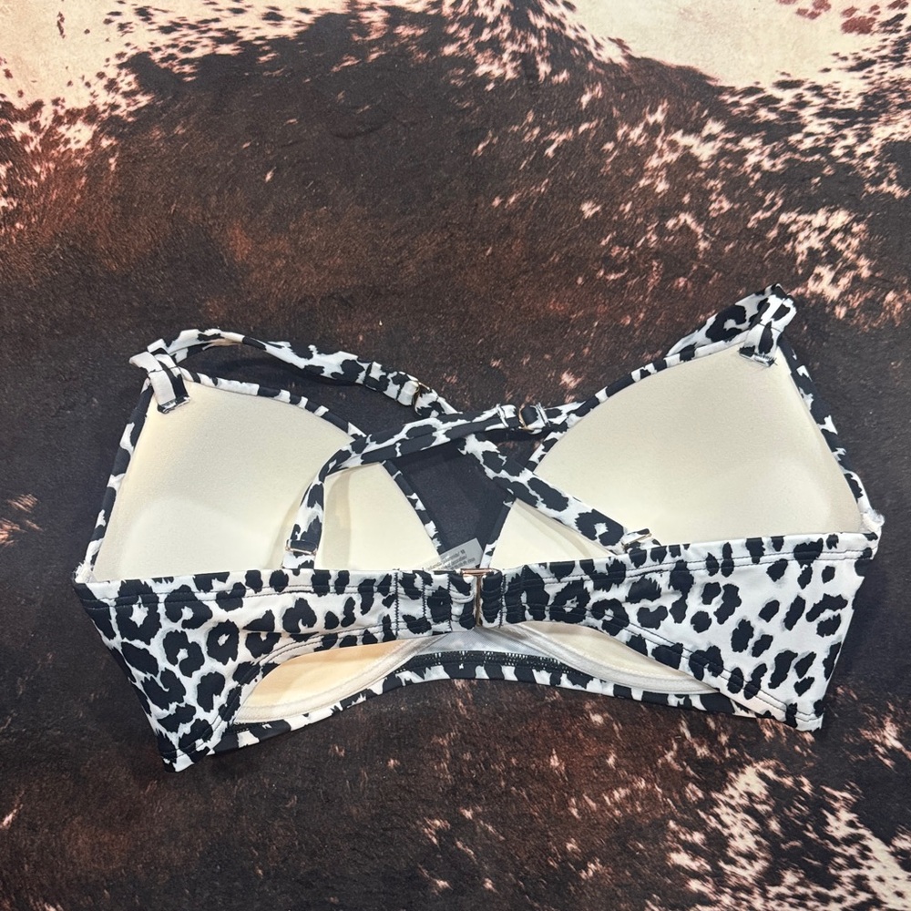 Victoria’s Secret leopard print bikini top - Picture 2 of 2